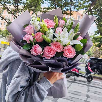 玉林11朵戴安娜粉玫瑰百合，与你一起追逐梦想