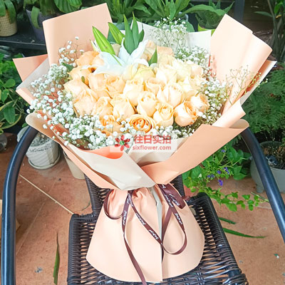 玉林33朵香槟玫瑰百合，心里永远是你