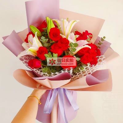 玉林18朵红玫瑰百合,真情相守一生